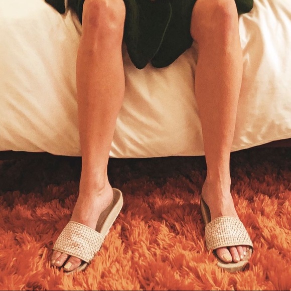 Lake House Genuine Leather Woven Slides - Picture 5 of 5